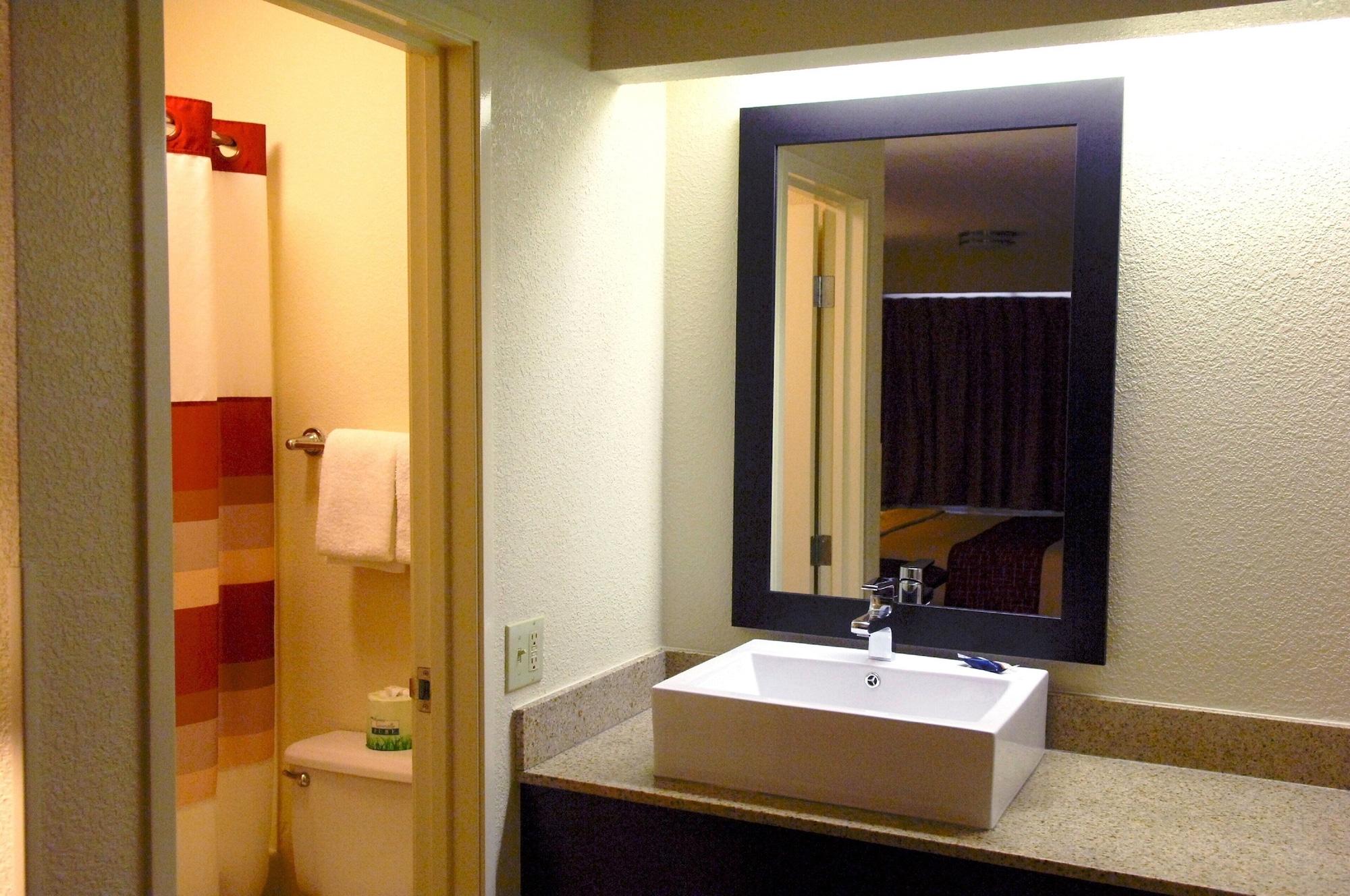 אסינגטון Red Roof Inn Plus+ Philadelphia Airport מראה חיצוני תמונה