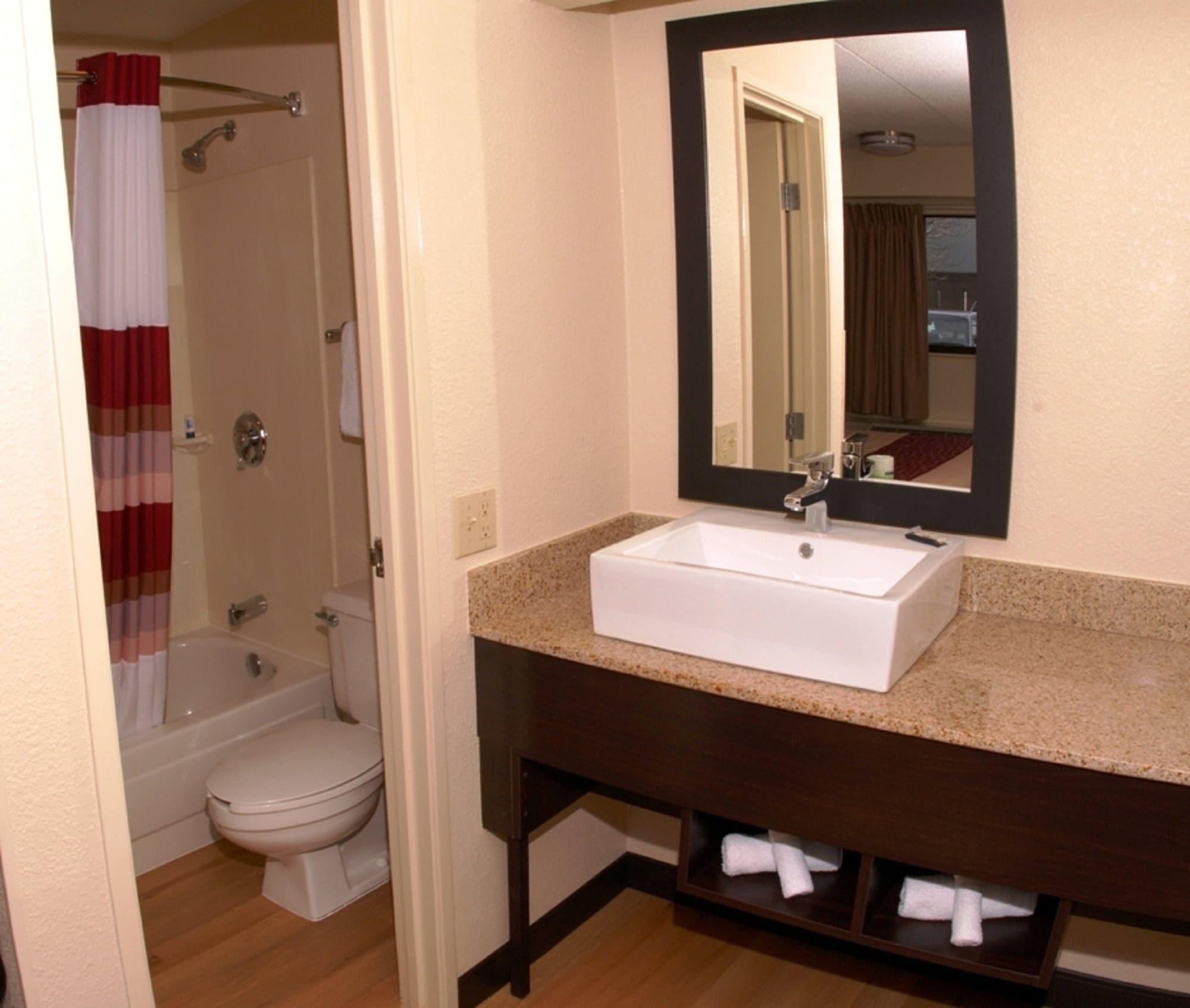 אסינגטון Red Roof Inn Plus+ Philadelphia Airport מראה חיצוני תמונה